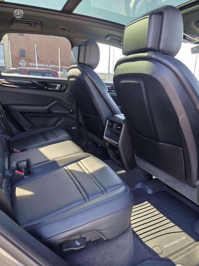 Porsche Cayenne - 12