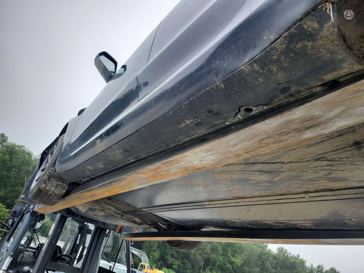 Tesla Model 3, sedanas