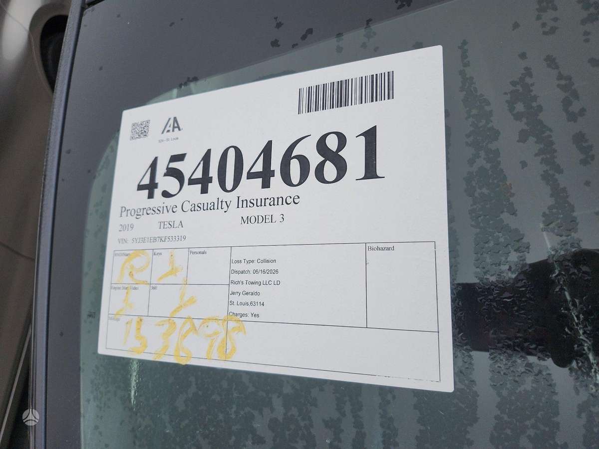 Tesla Model 3, sedanas