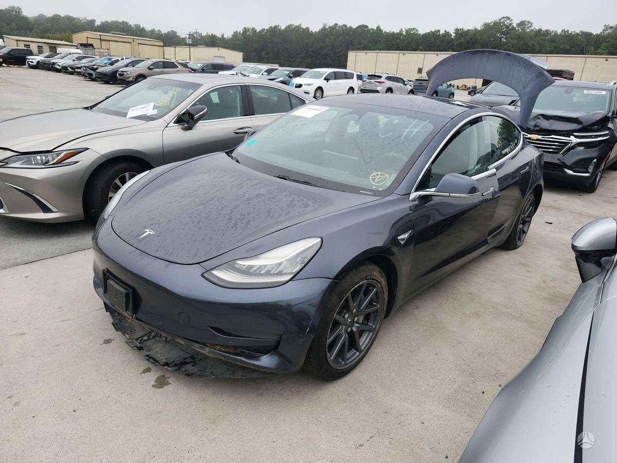 Tesla Model 3, saloon / sedan