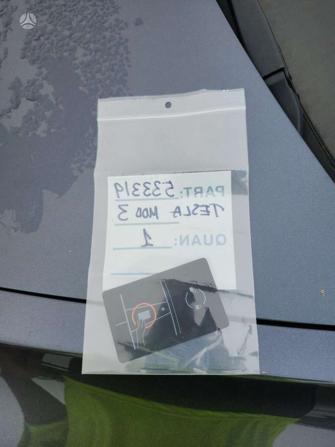 Tesla Model 3, sedanas