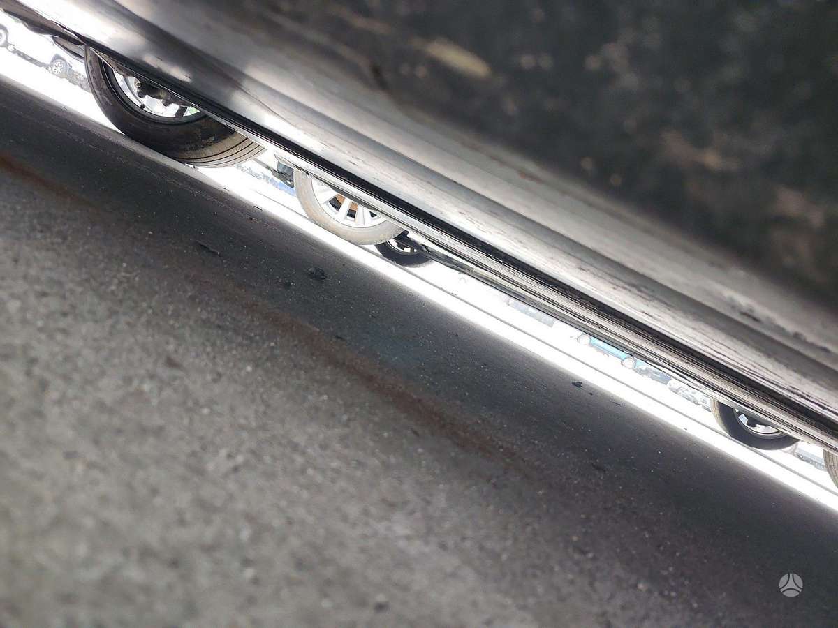 Tesla Model 3, sedanas