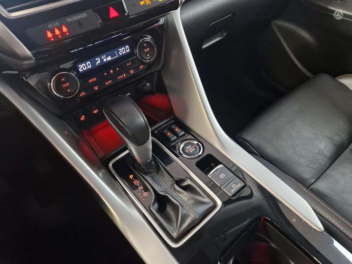 Mitsubishi Eclipse Cross, 1.5 l., Внедорожник / Кроссовер
