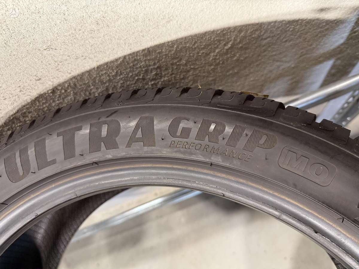 Goodyear Ultragrip performance//2022m, winter 225/45 R18