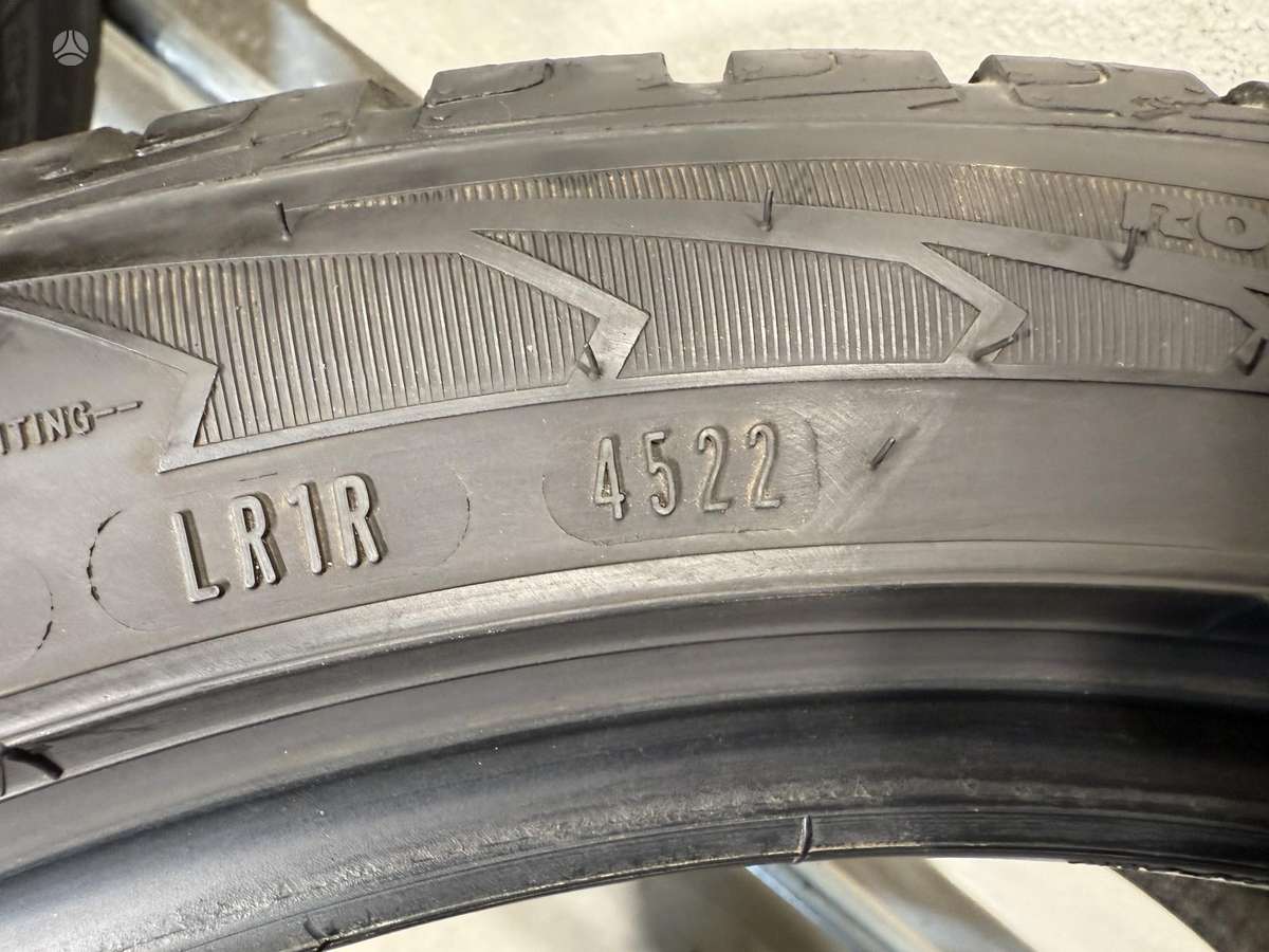 Goodyear Ultragrip performance//2022m, winter 225/45 R18