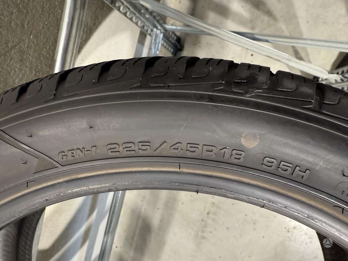 Goodyear Ultragrip performance//2022m, winter 225/45 R18