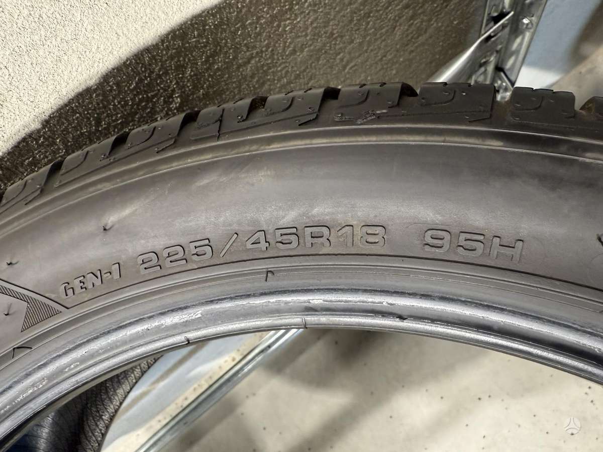Goodyear Ultragrip performance/2021m, winter 225/45 R18