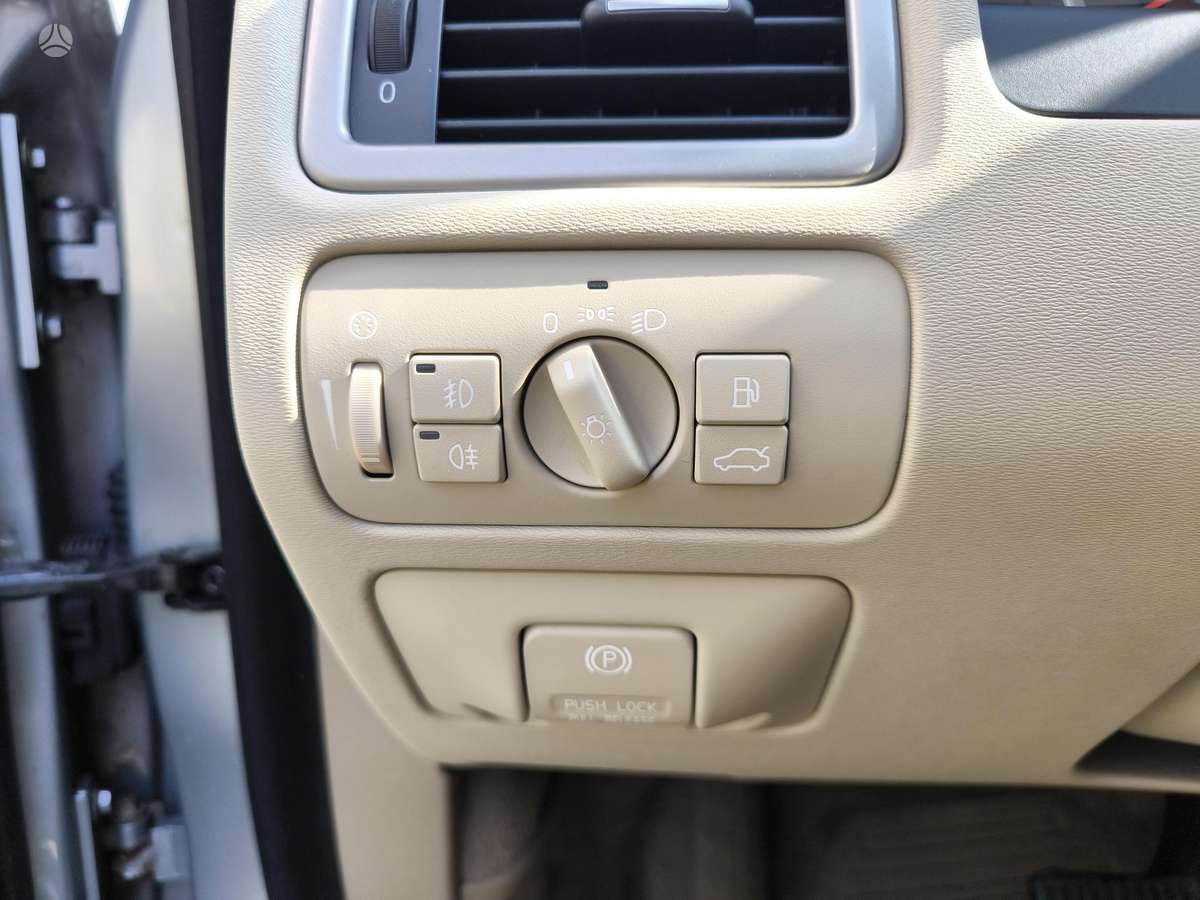 Volvo XC70, 2.4 l., wagon
