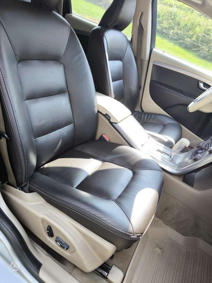 Volvo XC70, 2.4 l., wagon