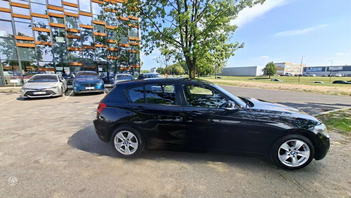 BMW 116, 2.0 l., hatchback