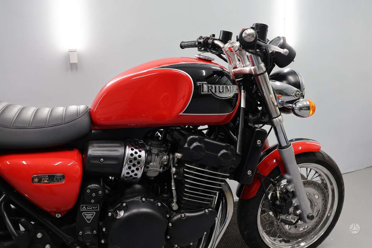 Triumph Thunderbird, street / klasikiniai