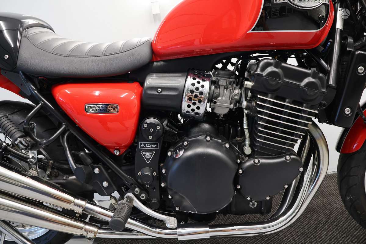 Triumph Thunderbird, street / klasikiniai