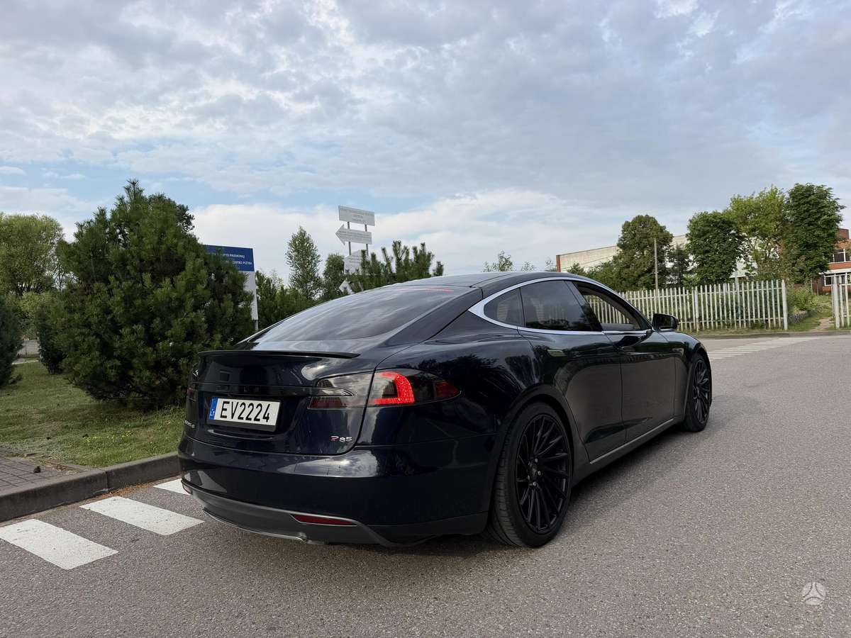 Tesla Model S, saloon / sedan