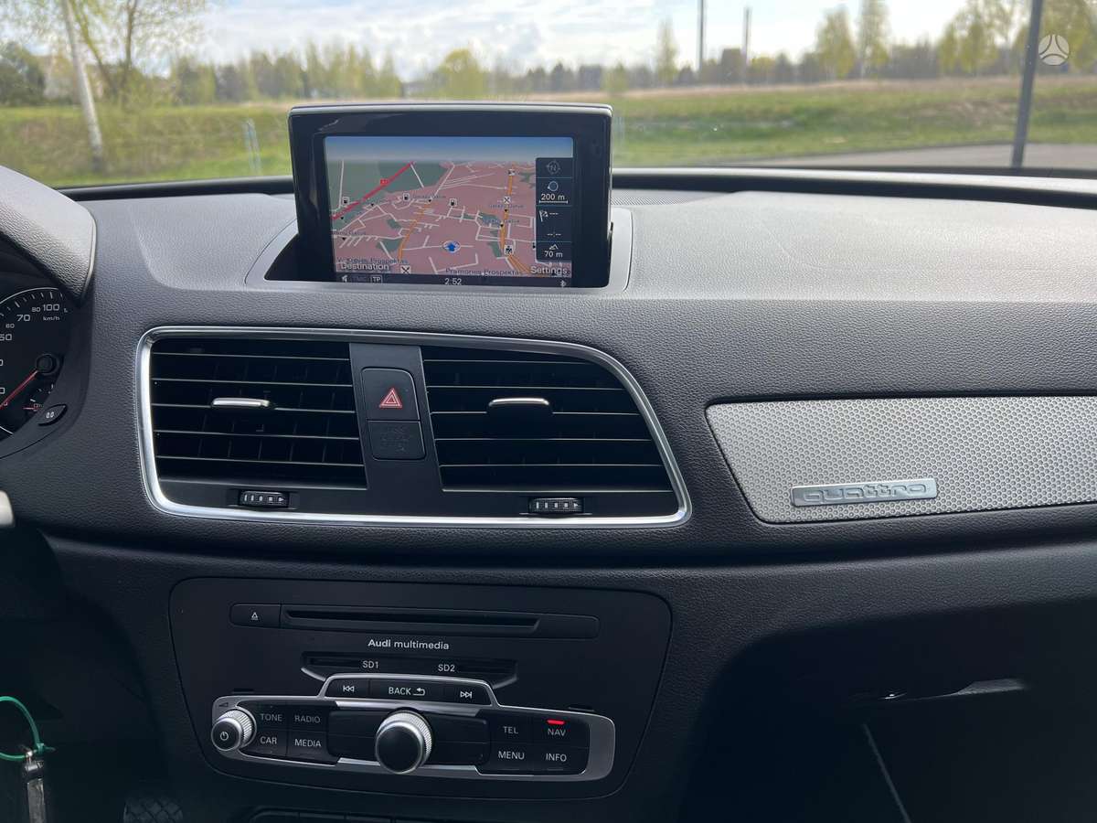 Audi Q3, 2.0 l., off-road / crossover
