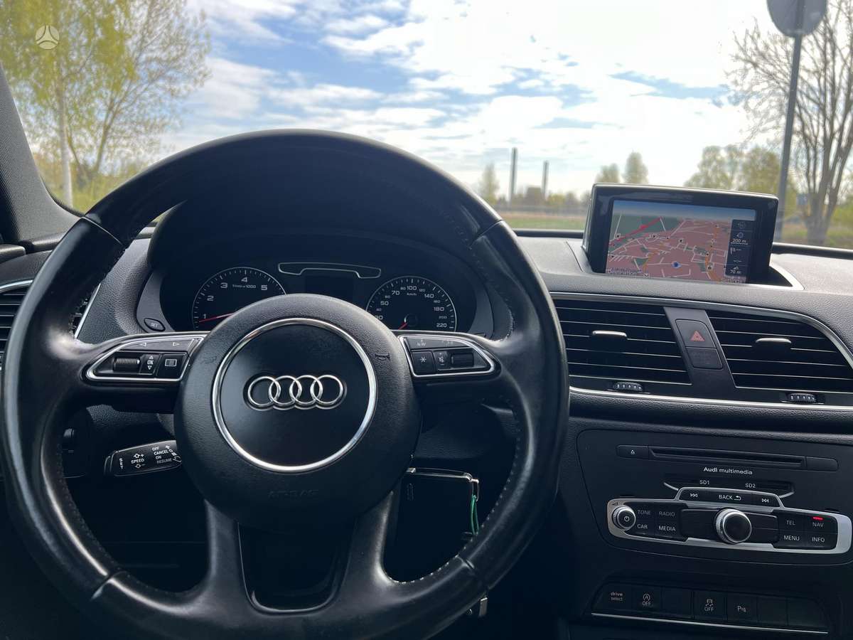 Audi Q3, 2.0 l., off-road / crossover