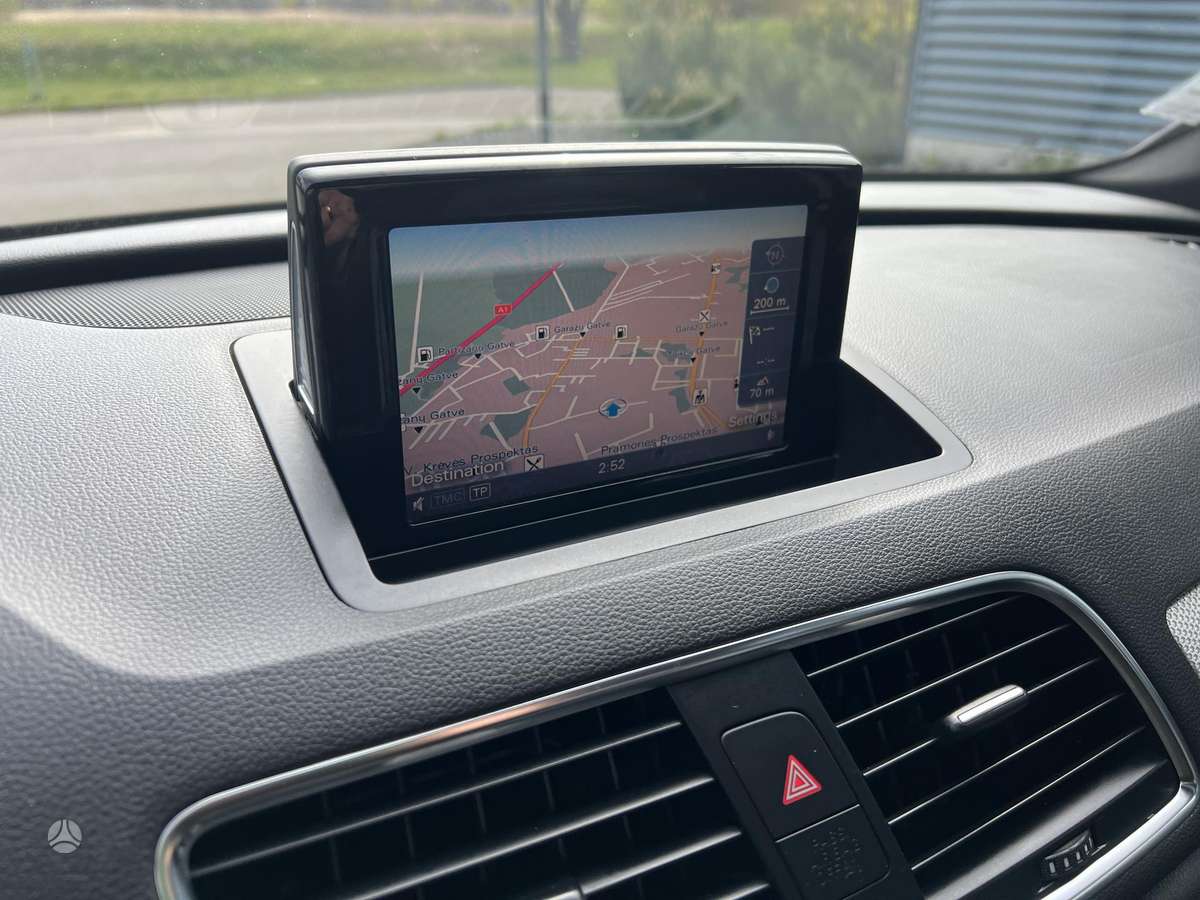 Audi Q3, 2.0 l., off-road / crossover