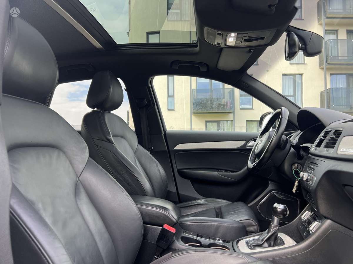 Audi Q3, 2.0 l., off-road / crossover