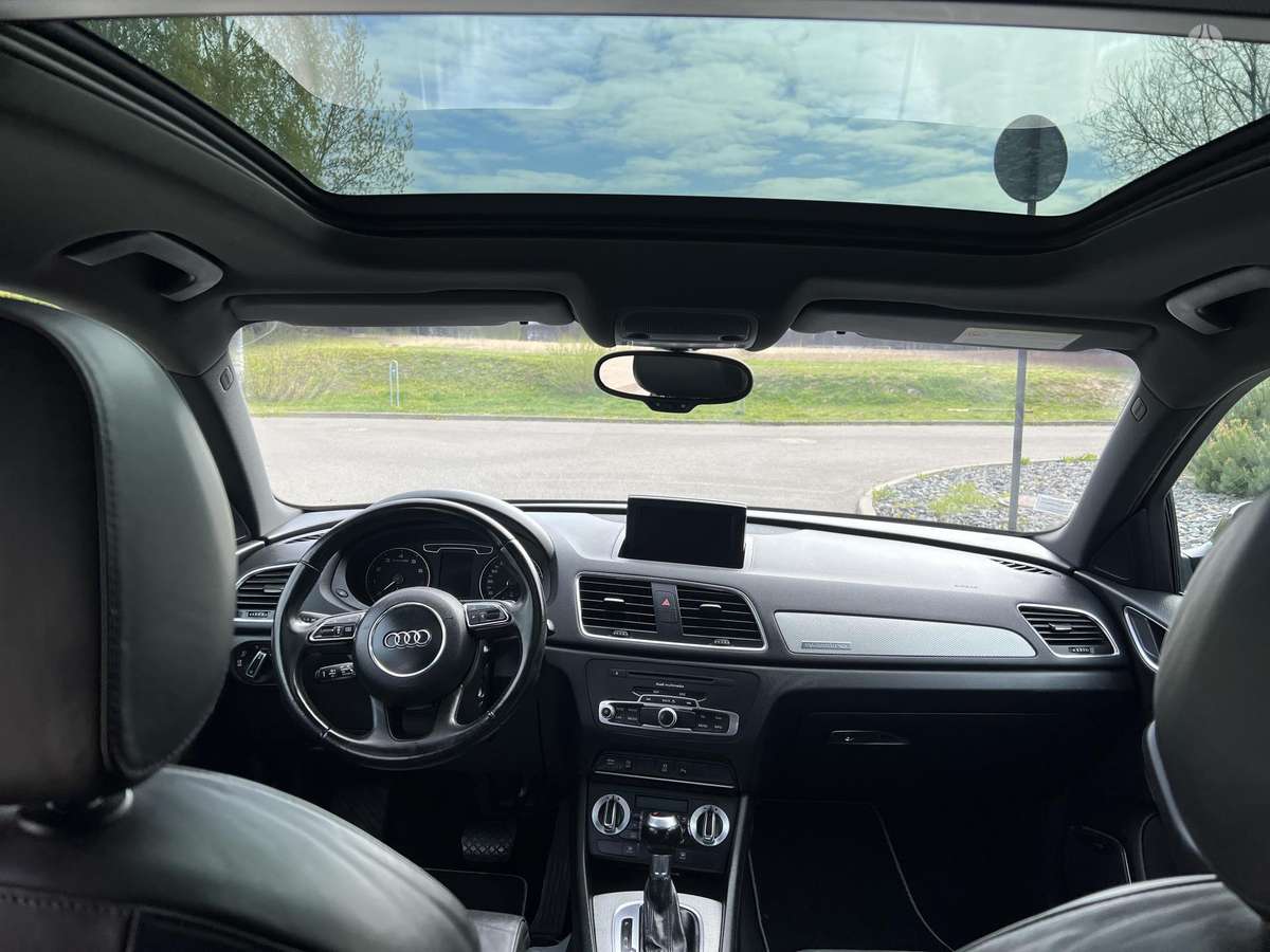 Audi Q3, 2.0 l., off-road / crossover