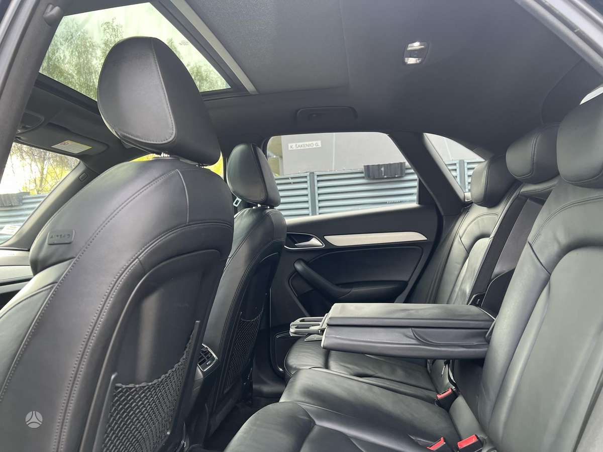 Audi Q3, 2.0 l., off-road / crossover