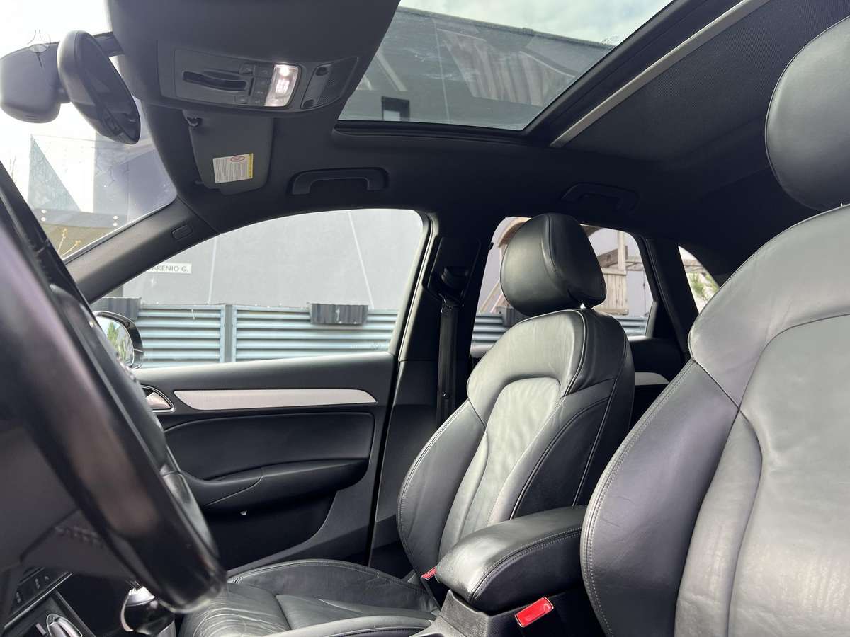 Audi Q3, 2.0 l., off-road / crossover