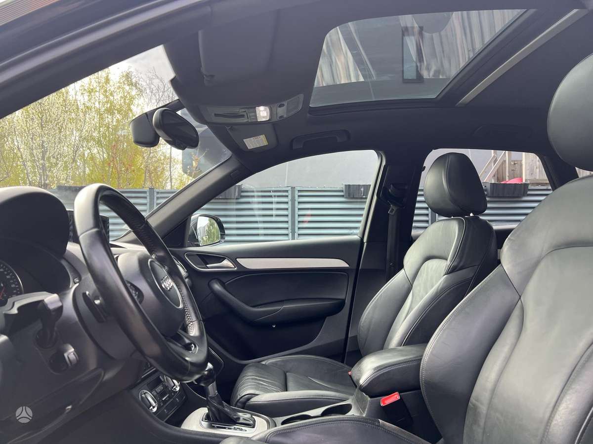 Audi Q3, 2.0 l., off-road / crossover