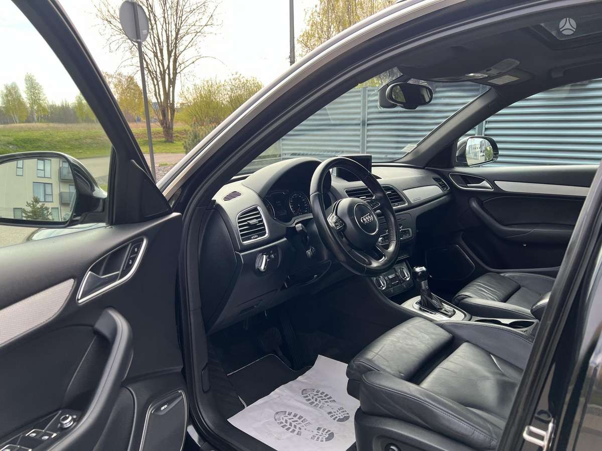 Audi Q3, 2.0 l., off-road / crossover