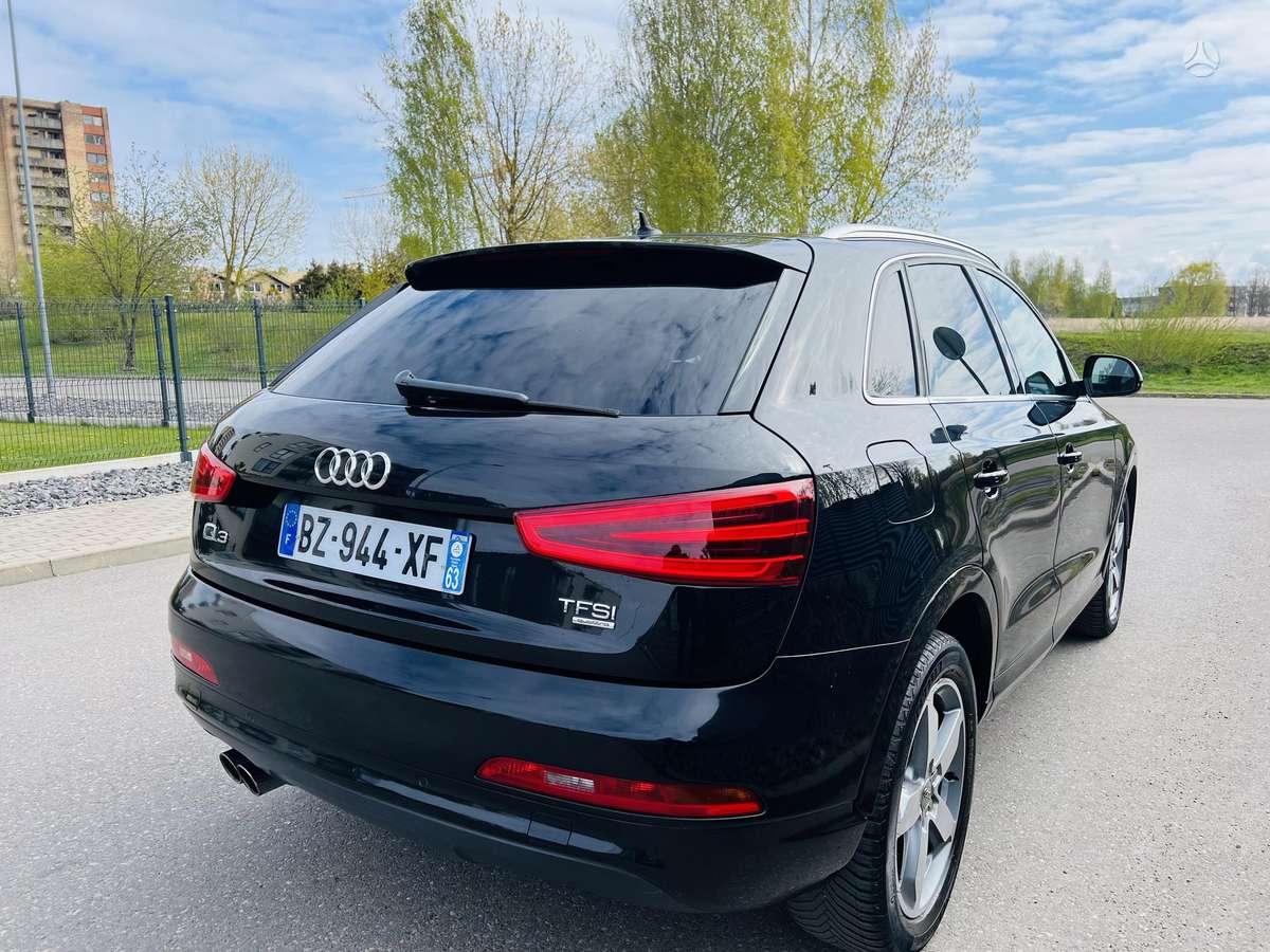 Audi Q3, 2.0 l., off-road / crossover