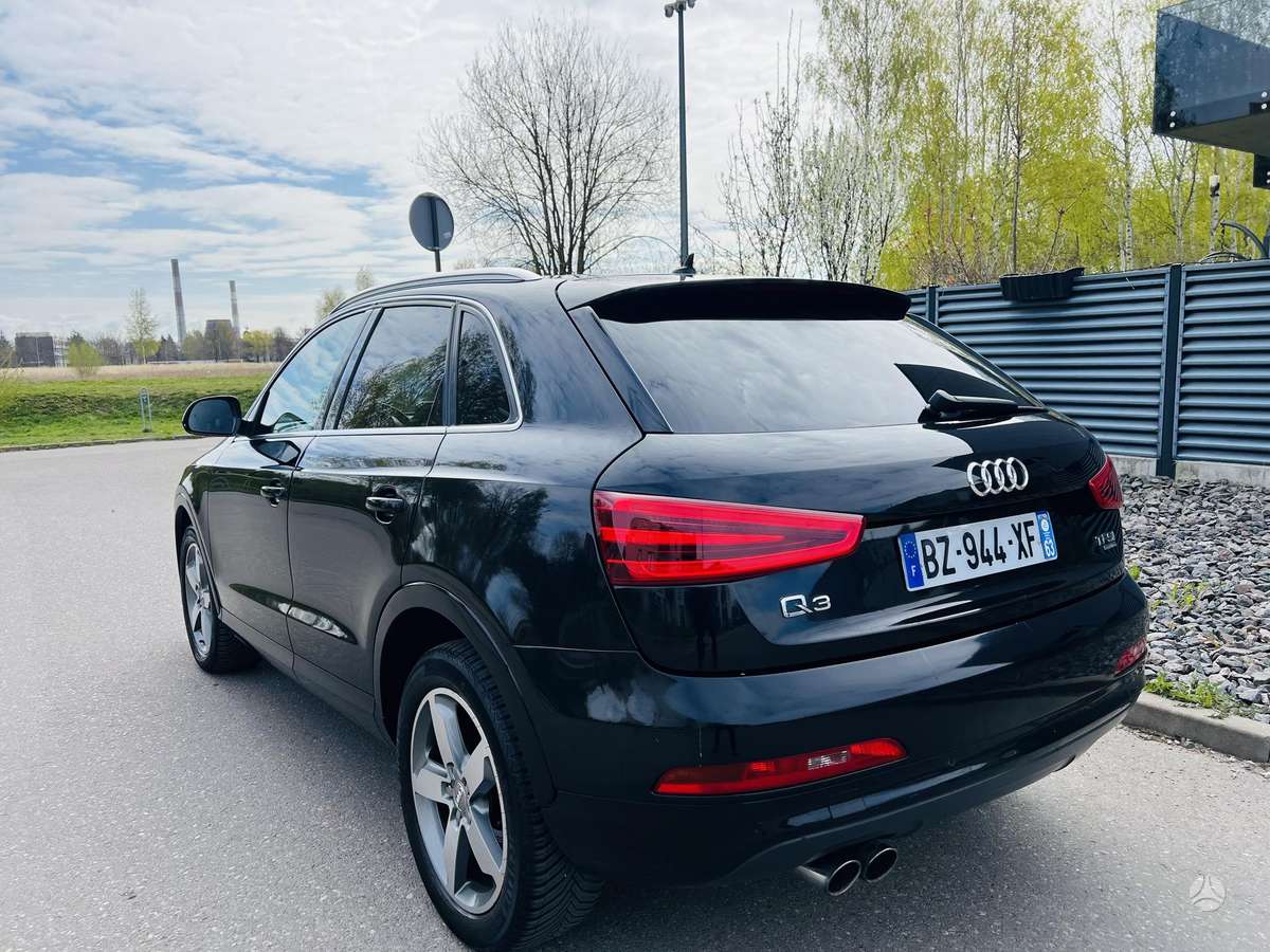 Audi Q3, 2.0 l., off-road / crossover