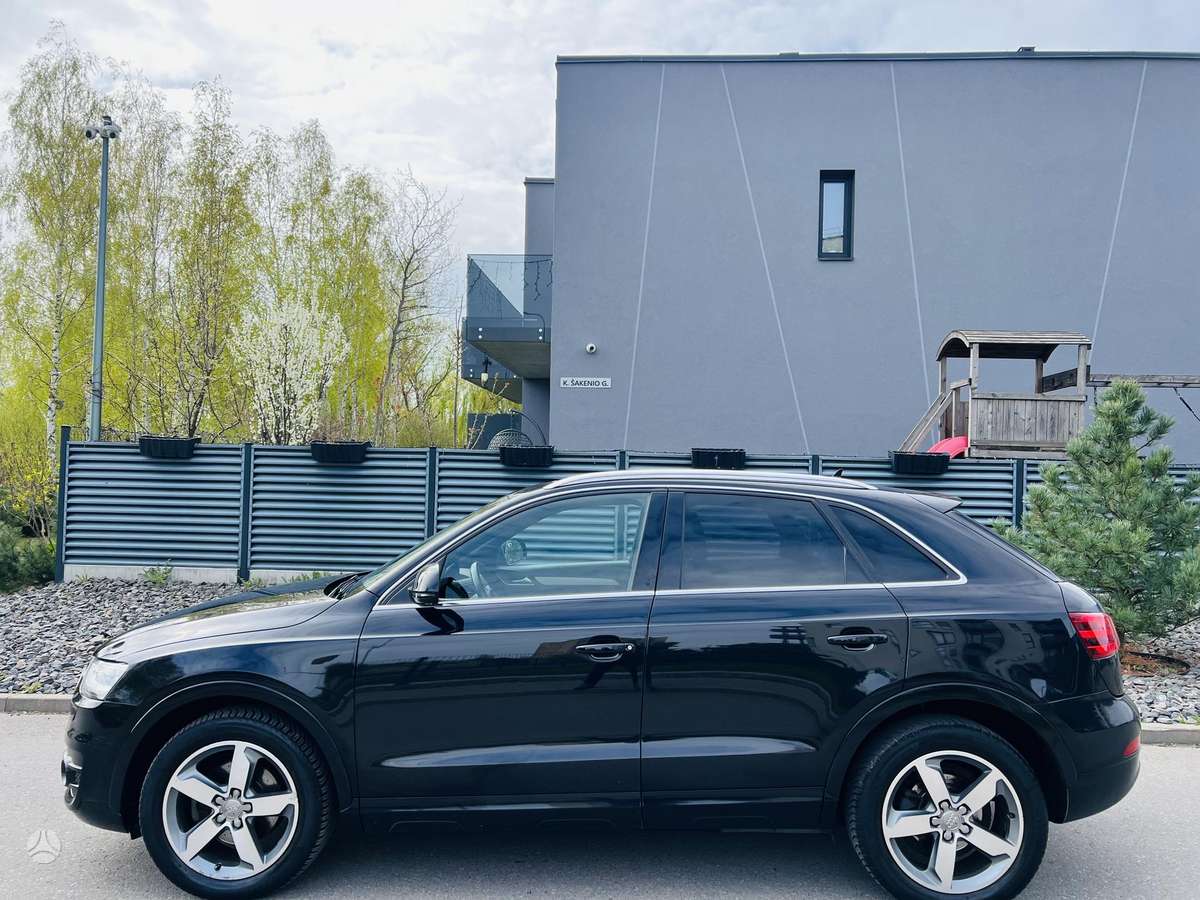 Audi Q3, 2.0 l., off-road / crossover