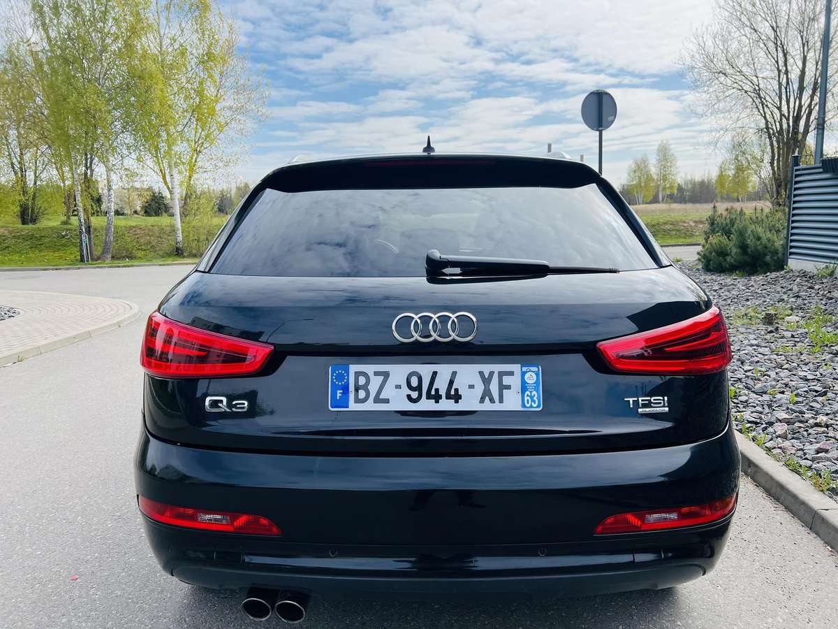 Audi Q3, 2.0 l., off-road / crossover