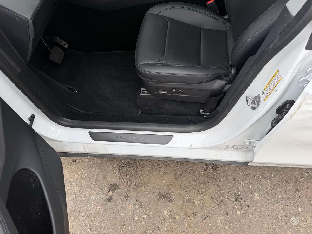 Tesla Model Y, 81 kWh, hatchback