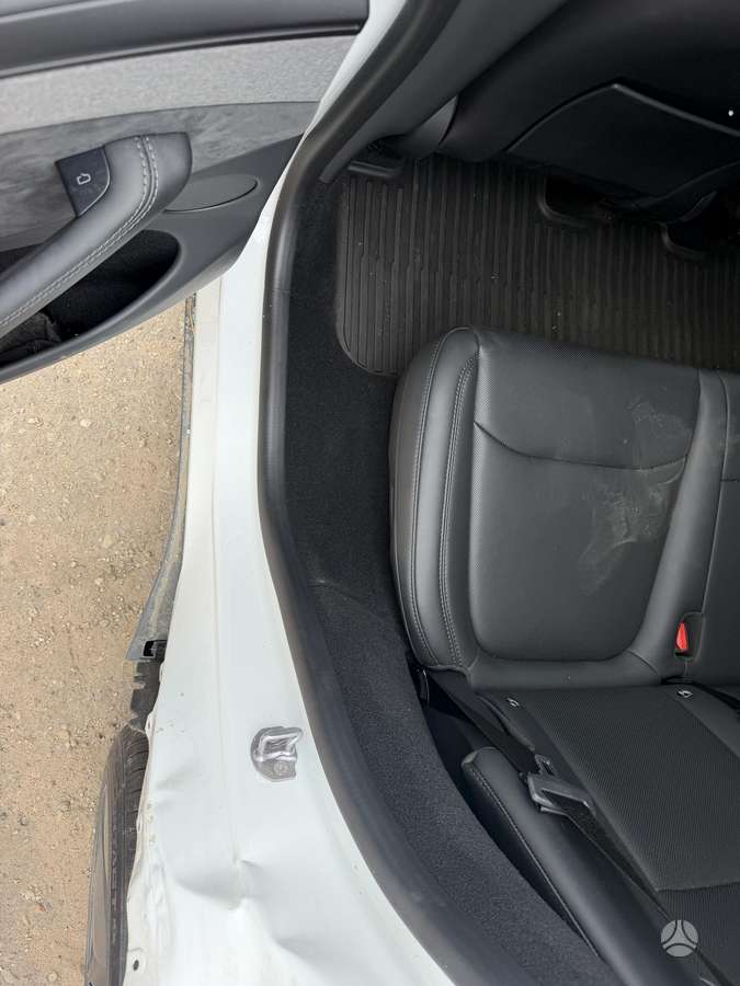 Tesla Model Y, 81 kWh, hatchback