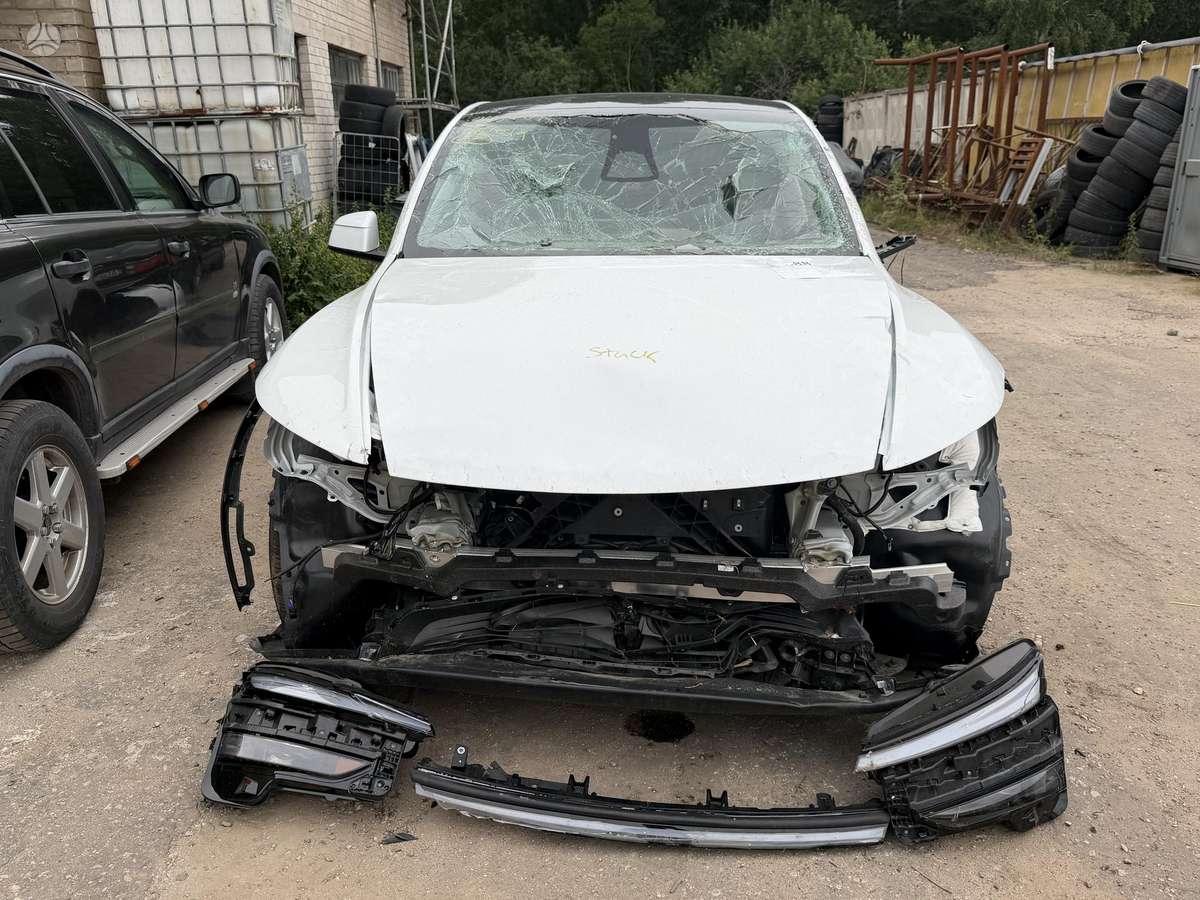 Tesla Model Y, 81 kWh, hatchback