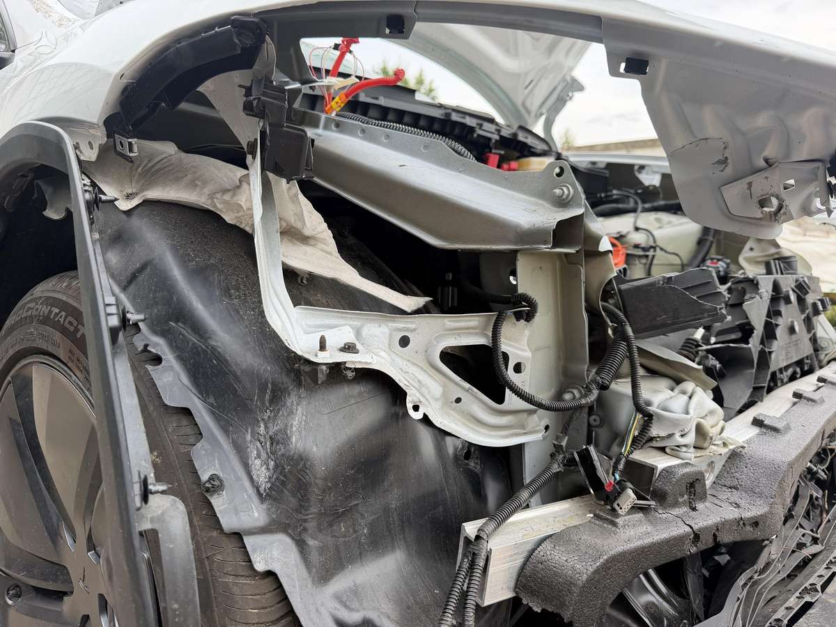 Tesla Model Y, 81 kWh, hatchback