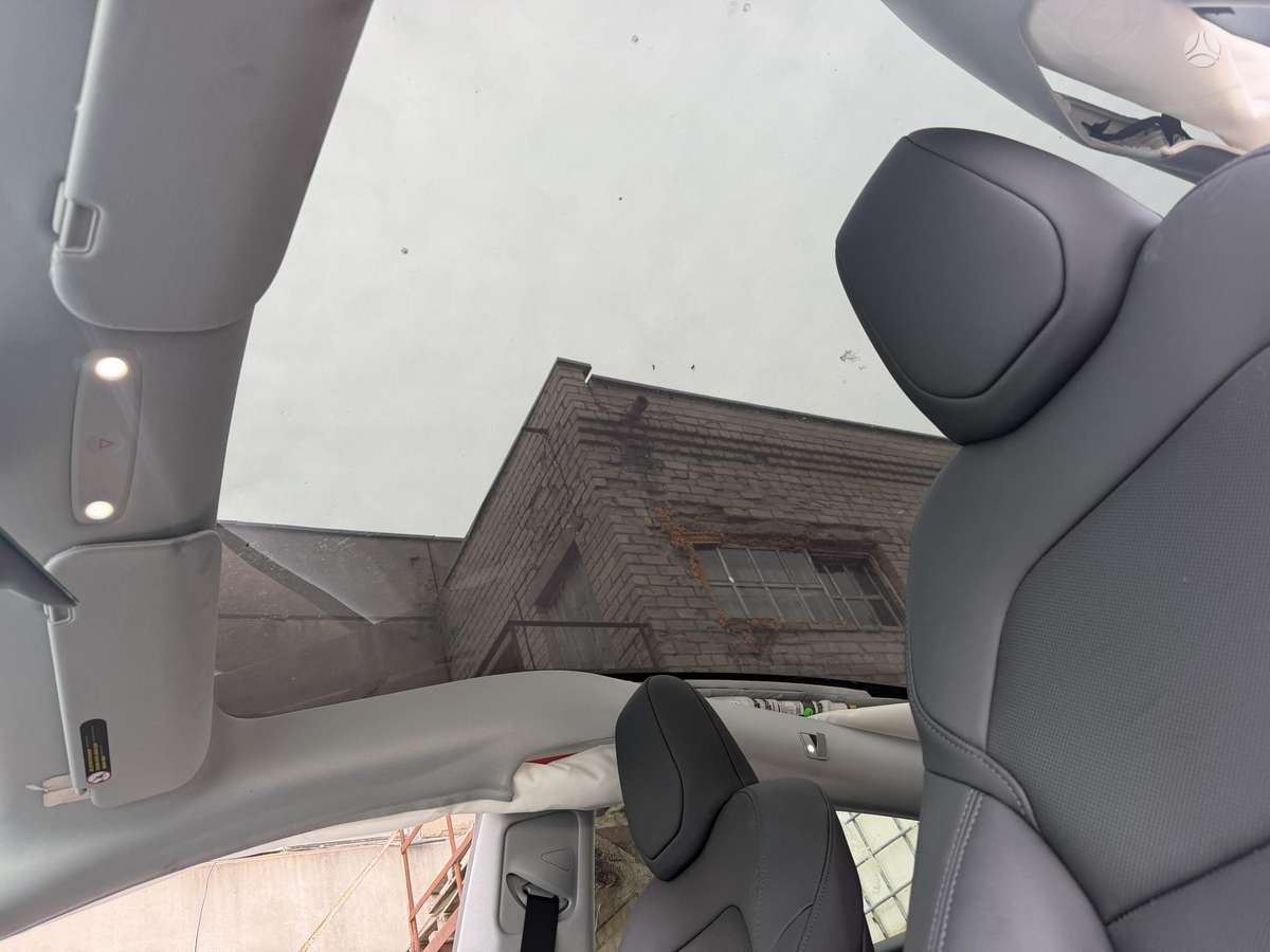 Tesla Model Y, 81 kWh, hatchback