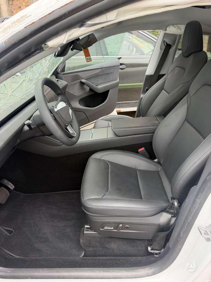Tesla Model Y, 81 kWh, hatchback