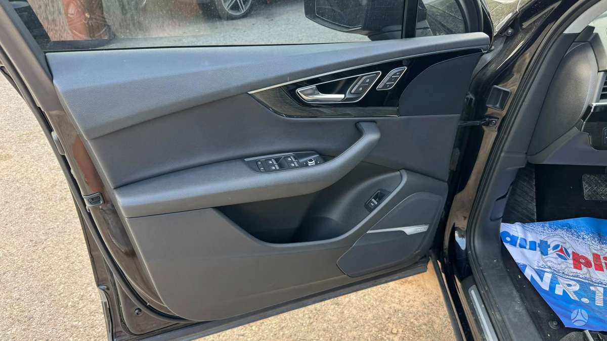Audi Q7, 3.0 l., off-road / crossover