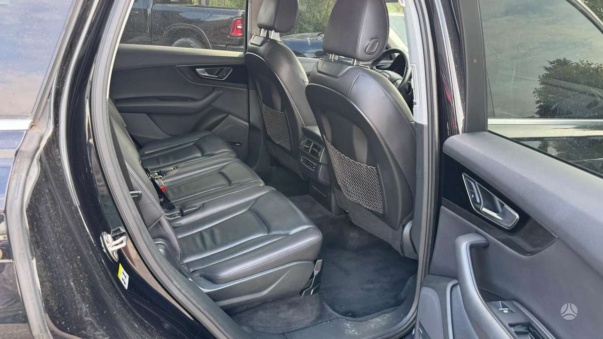 Audi Q7, 3.0 l., off-road / crossover