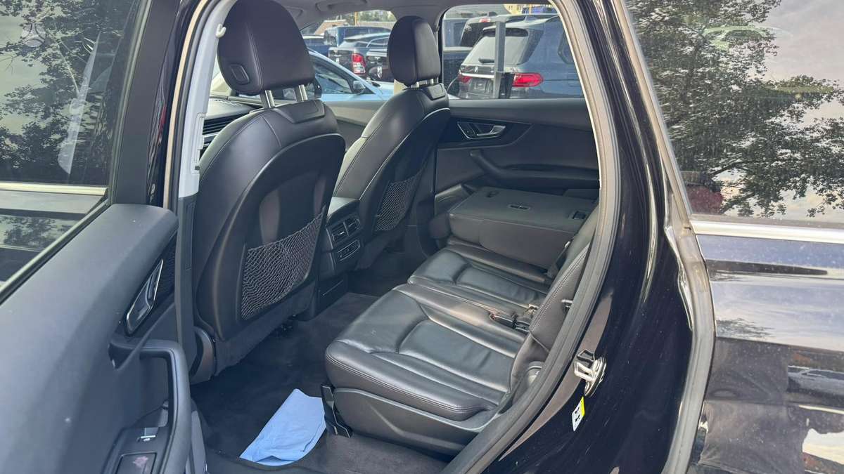 Audi Q7, 3.0 l., off-road / crossover