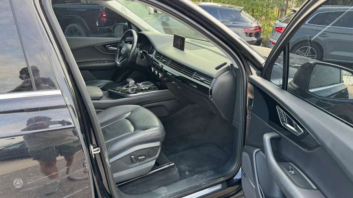 Audi Q7, 3.0 l., off-road / crossover