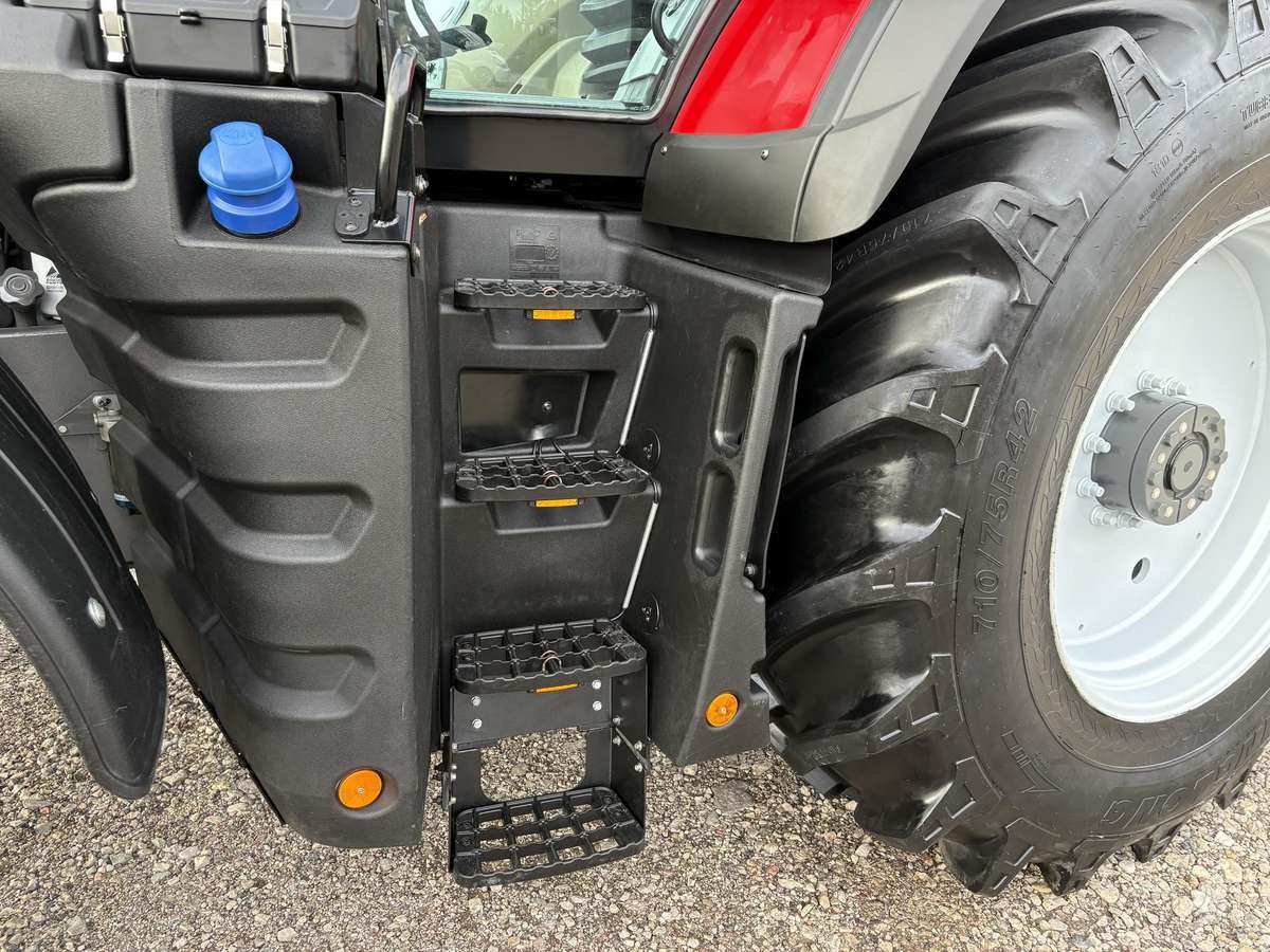 Massey Ferguson 8740S, tractors