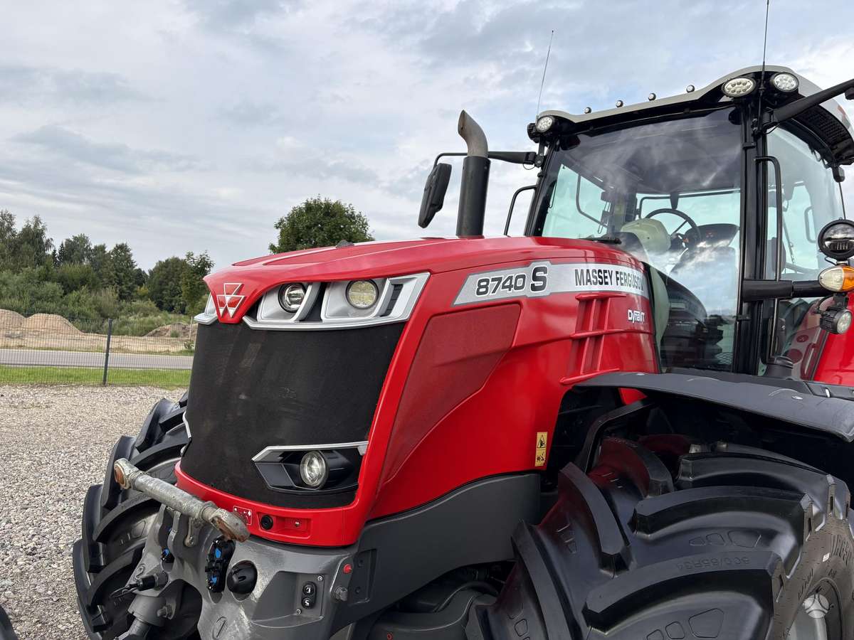Massey Ferguson 8740S, tractors