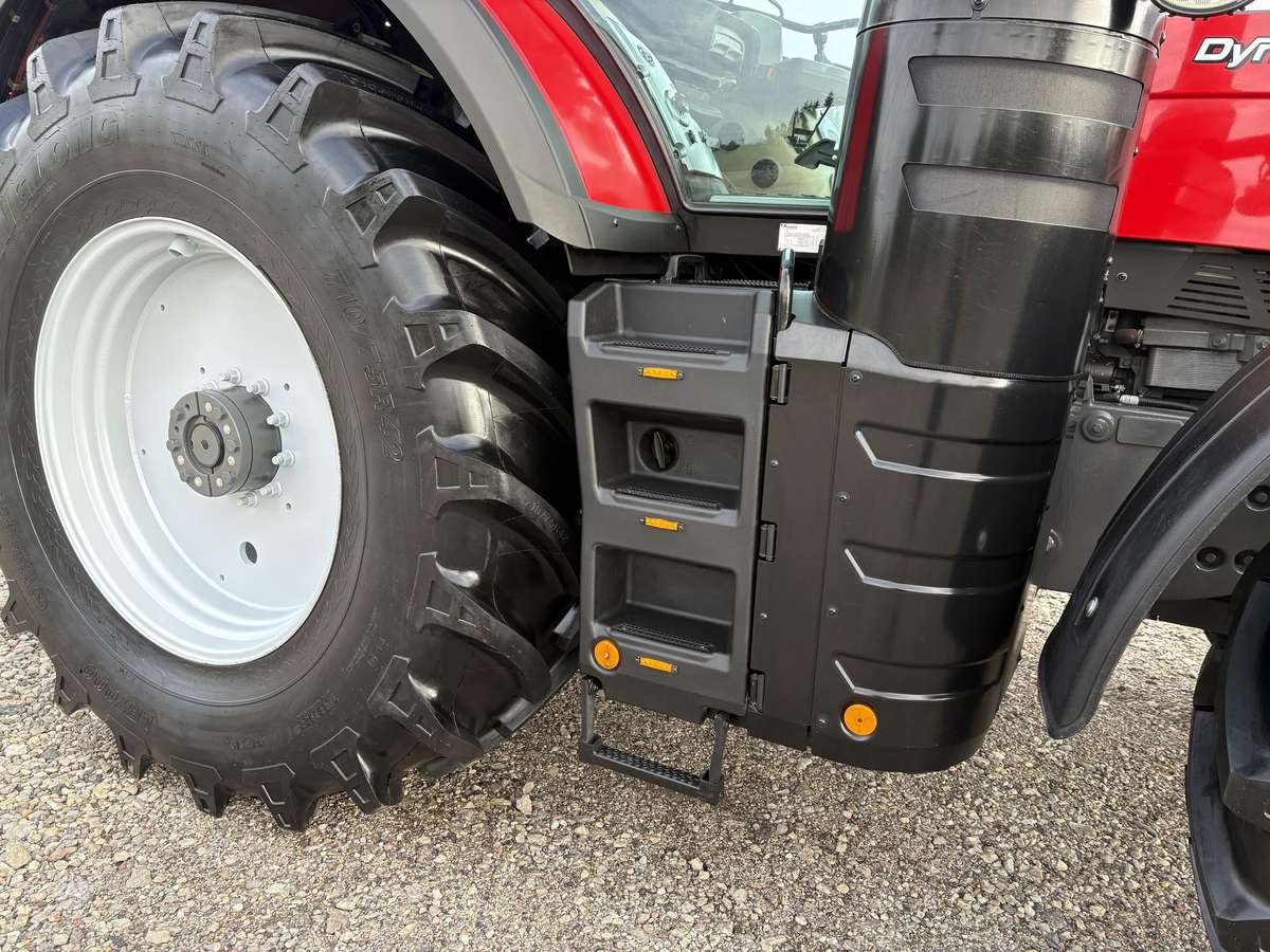 Massey Ferguson 8740S, tractors