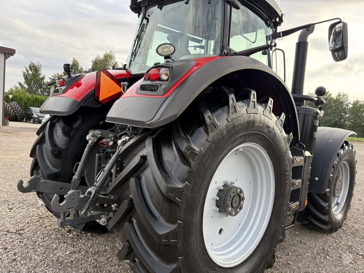 Massey Ferguson 8740S, traktoriai