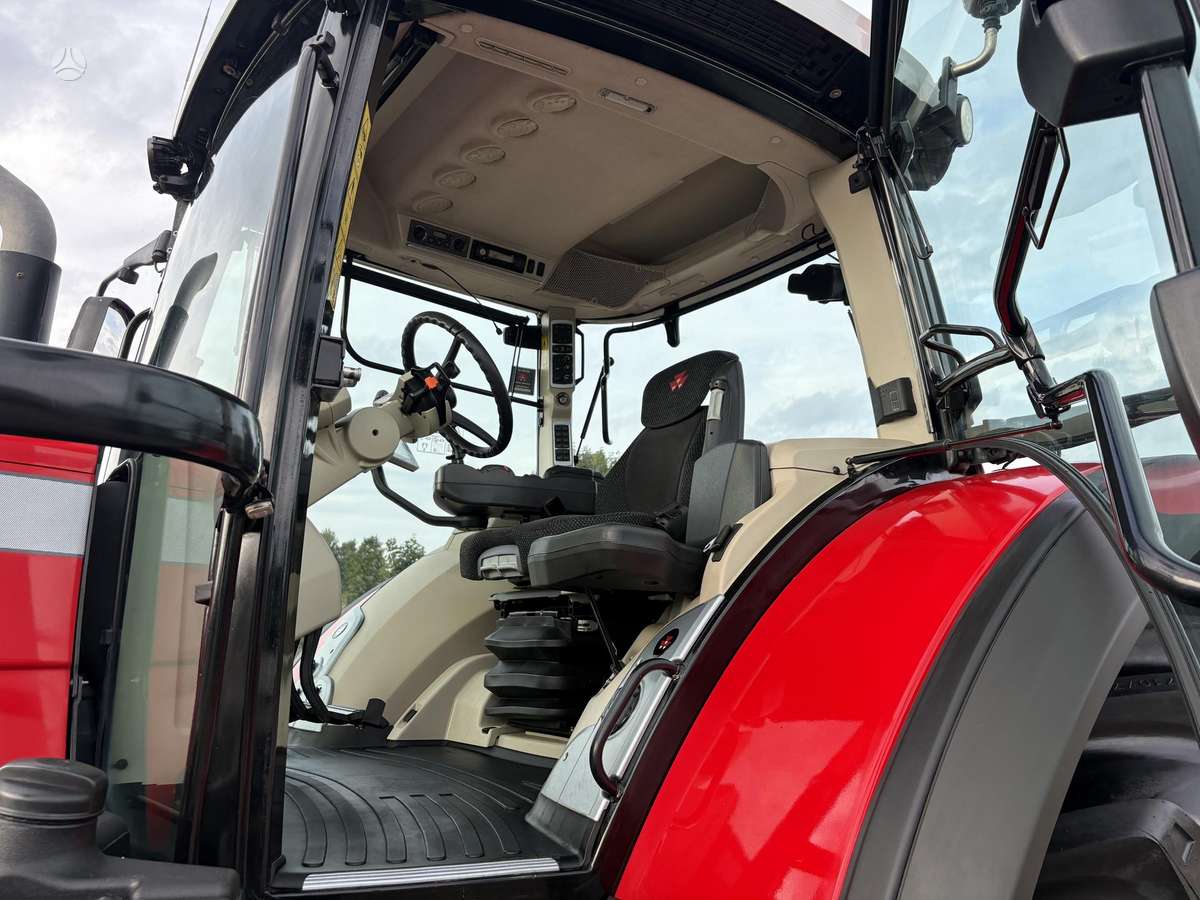 Massey Ferguson 8740S, tractors