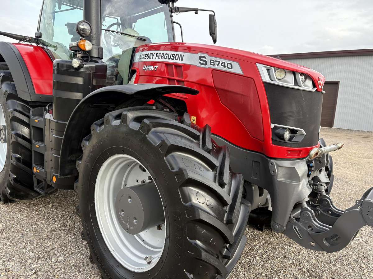 Massey Ferguson 8740S, tractors