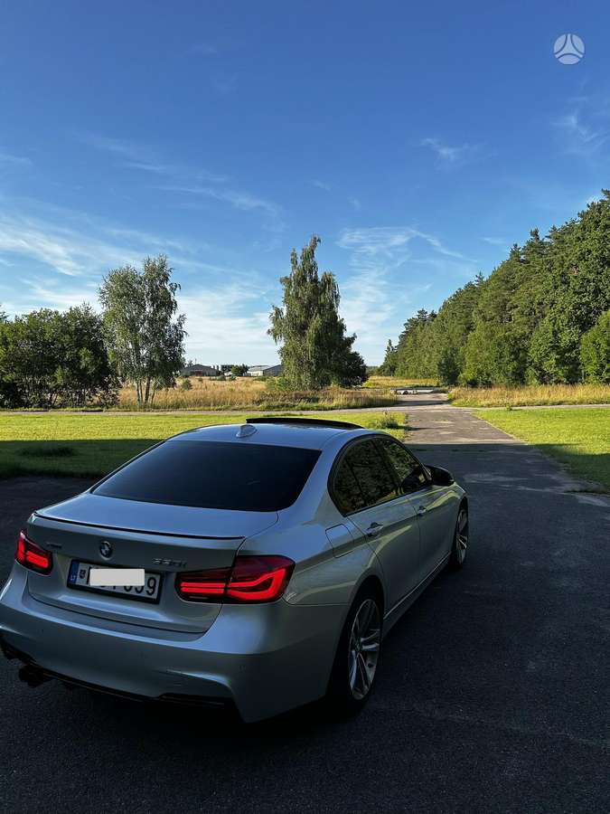 BMW 330, 2.0 l., Седан