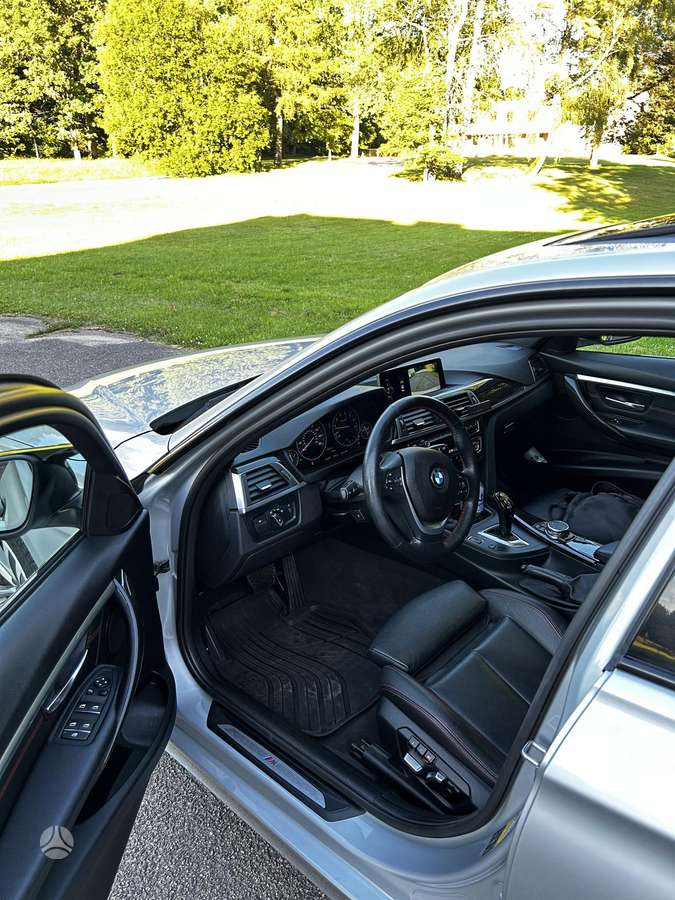 BMW 330, 2.0 l., Седан