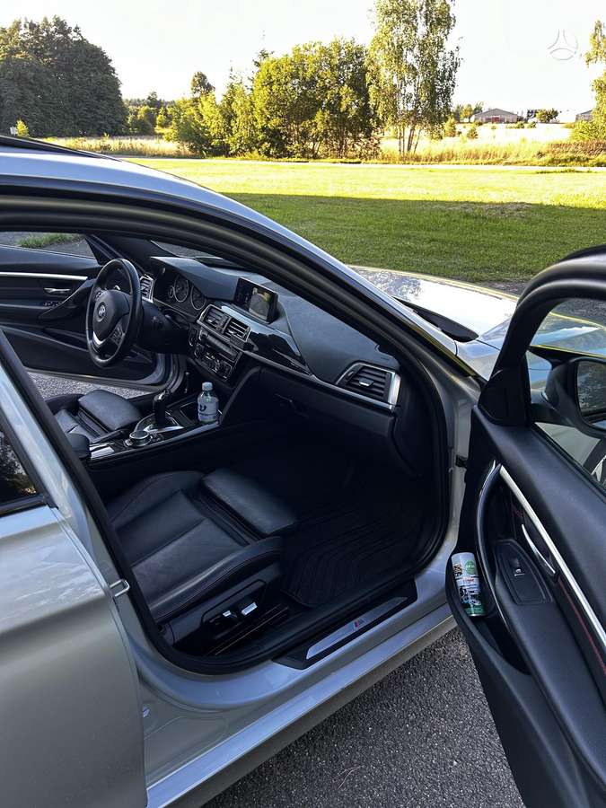 BMW 330, 2.0 l., Седан