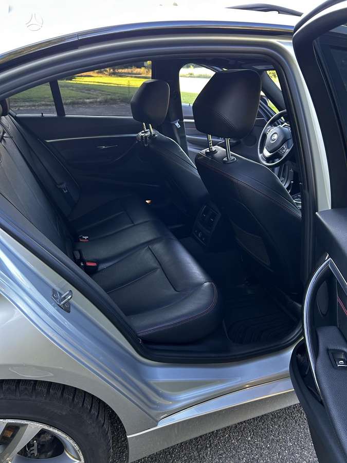 BMW 330, 2.0 l., Седан